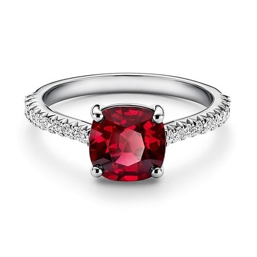 Hình 4: Nhẫn mặt đá ruby nữ vàng trắng thời thượng 