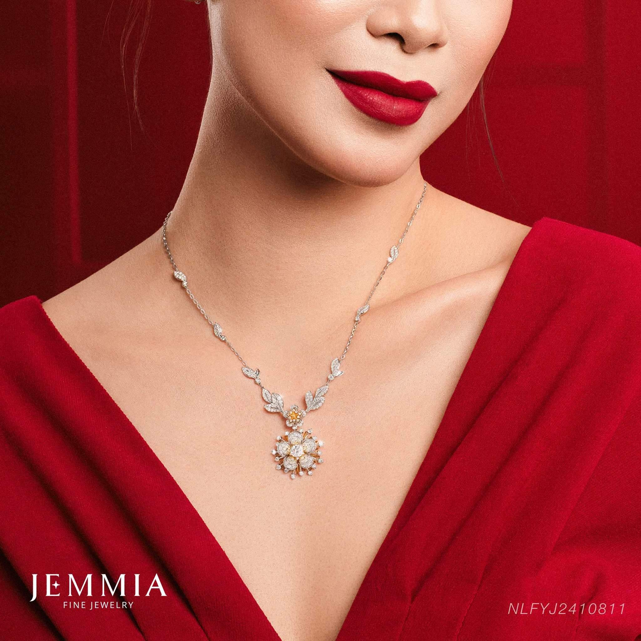 mặt dây chuyền hình mặt trời, bông hoa hợp với người mệnh hoả