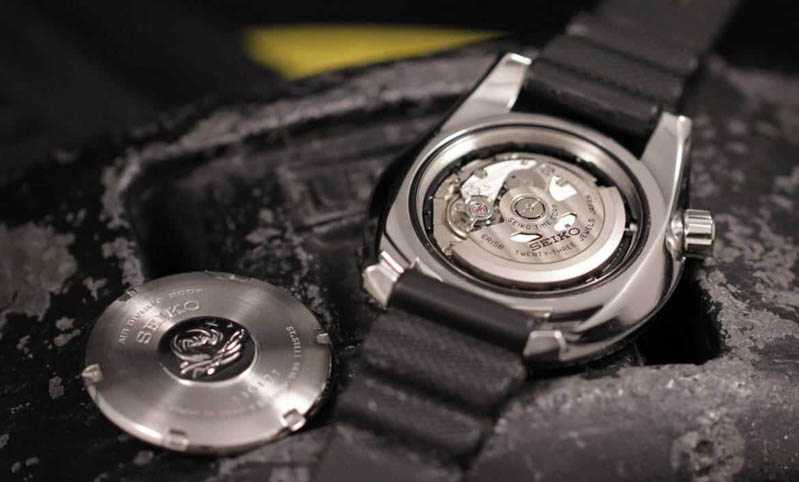 Mo khoa day deo dong ho