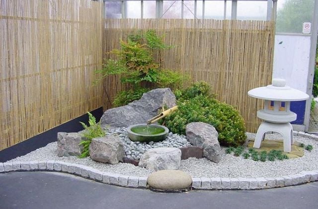 Cất vàng dưới lớp cát dưới tiểu cảnh là vị trí khá an toàn