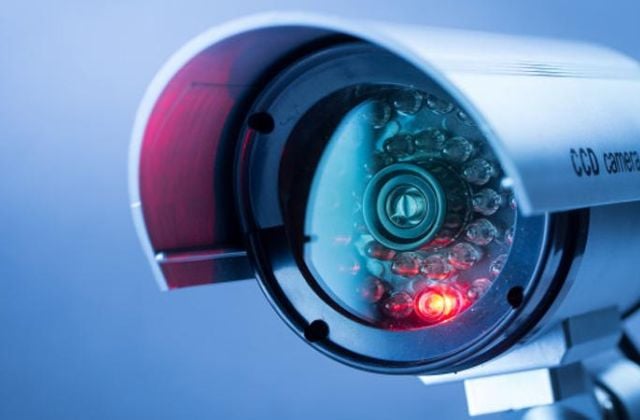 Kết hợp trang bị hệ thống camera giám sát tại nhà giúp tăng cường bảo vệ,  giảm thiểu tối đa nguy cơ mất cắp vàng