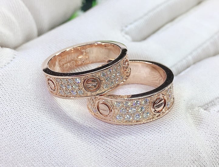 Nhẫn cưới kim cương Cartier vàng hồng ngọt ngào 