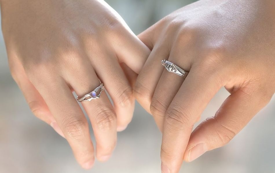 nhẫn cưới đeo ngón giữa được không