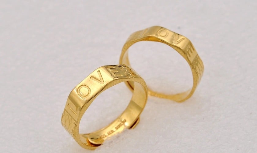 Mẫu nhẫn cưới vàng ta họa tiết