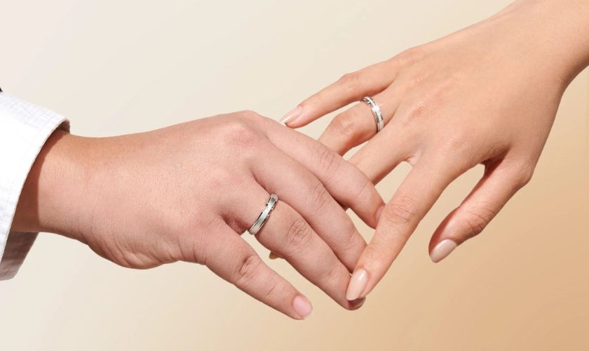 Nhẫn đôi đeo ngón nào là đúng