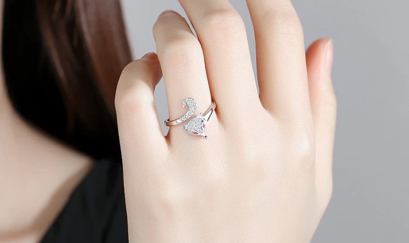 Cách đeo nhẫn hồ ly để vượng tài lộc