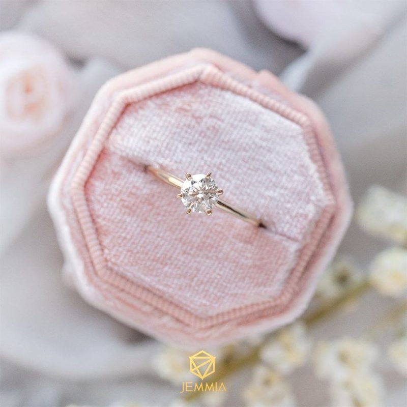 Kim cương 3 carat mua về nên đeo vào ngón tay nào?