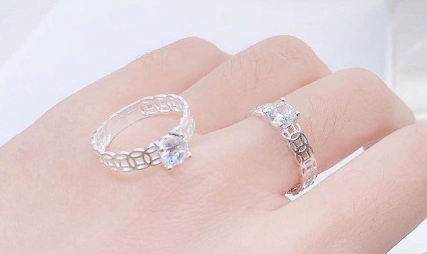 Nhẫn Kim Tiền Vàng Trắng Đính Đá Trắng Đơn Giản