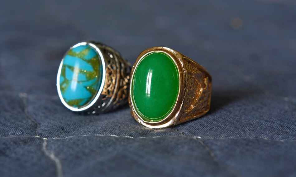 nhung-mau-nhan-cam-thach-nam-dep-moi-nhat-3-1 Hình 3: Nhẫn cẩm thạch nam bọc vàng đẳng cấp