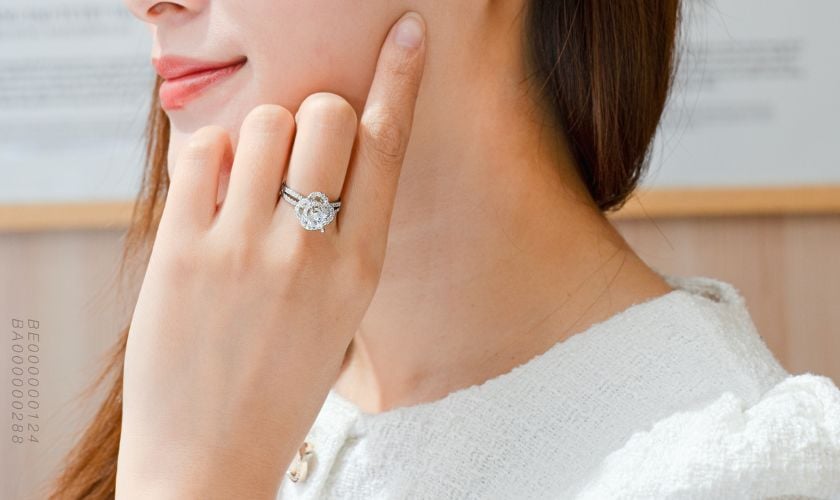 Muốn tiền vô như nước: Hãy đeo nhẫn ở ngón giữa