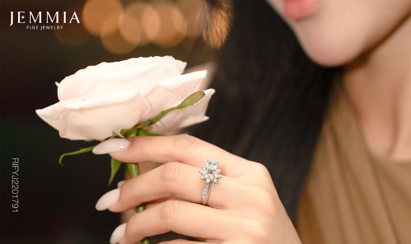 Loại nhẫn nào có năng lượng mạnh, thu hút may mắn cho nữ?