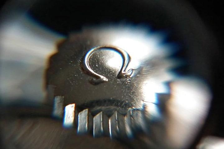 phân biệt đồng hồ Omega thật giả