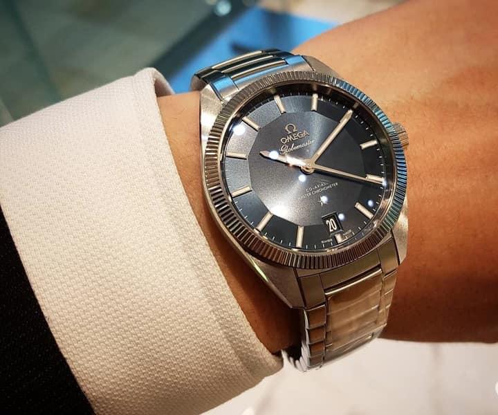 phân biệt đồng hồ Omega thật giả