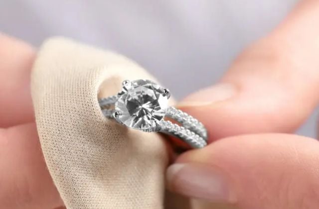 Cách bảo quản trang sức vàng trắng và bạc