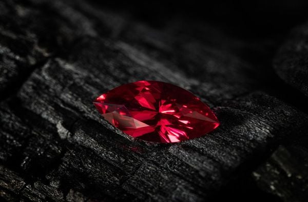 Kim cương màu đỏ