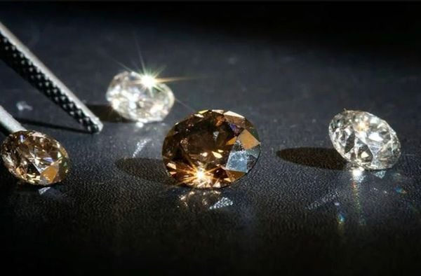 Kim cương màu nâu