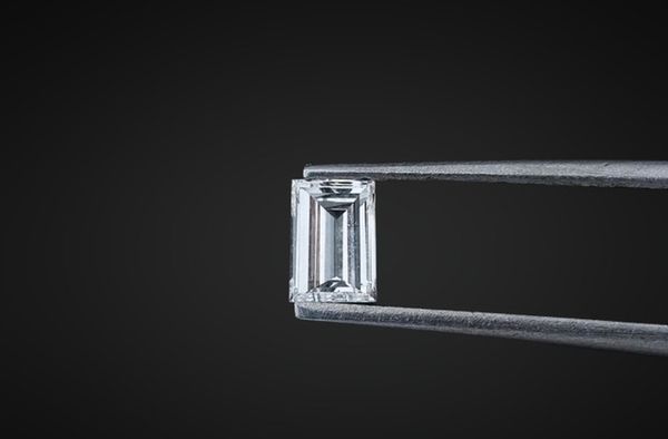 screenshot_2024-11-15_at_10-06-21_60907992700142aca6f87e688789b5f1_grande Kim cương Baguette là gì?