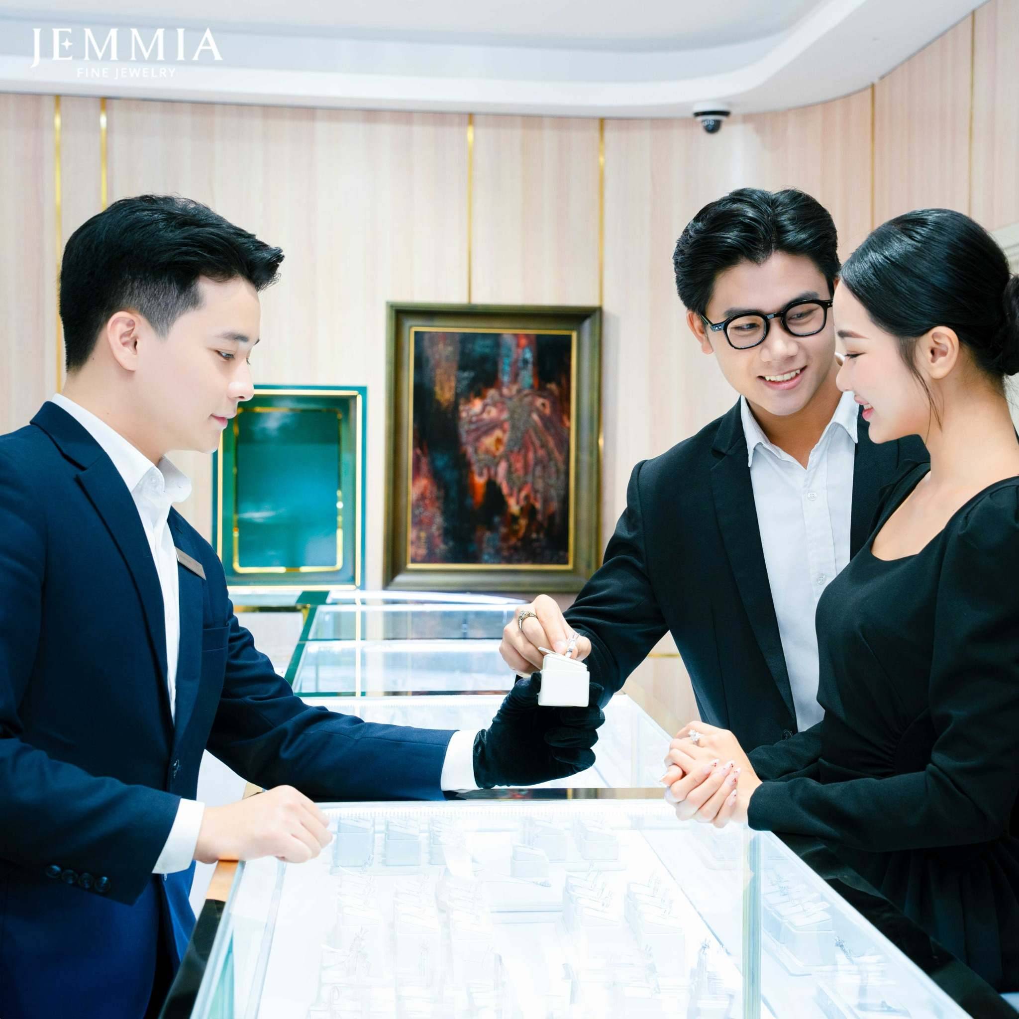 tang-nhan-co-y-nghia-gi-7_6855b955644f4ff9bc33a937805d2e62 nữ tặng nam nhẫn mang lại may mắn, thịnh vượng và hỗ trợ sự nghiệp cho nam giới