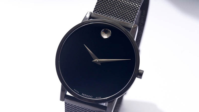 tay nho deo dong ho gi