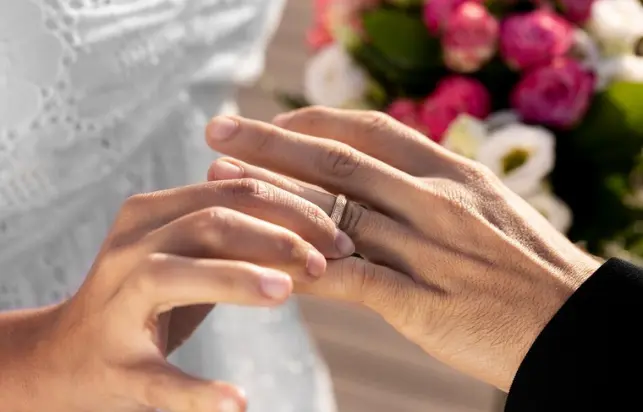 Trao Nhẫn Cưới Khi Nào? Ở Nhà Trai Hay Gái?