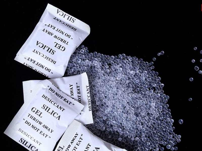 Giảm độ ẩm, mùi hôi hiệu quả cho dây da đồng hồ bằng gói hút ẩm