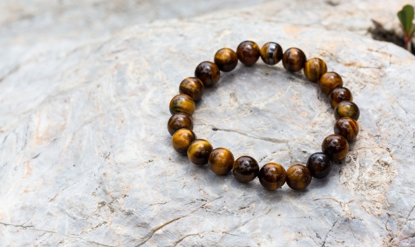 Mẫu vòng tay hạt đá mắt hổ vàng