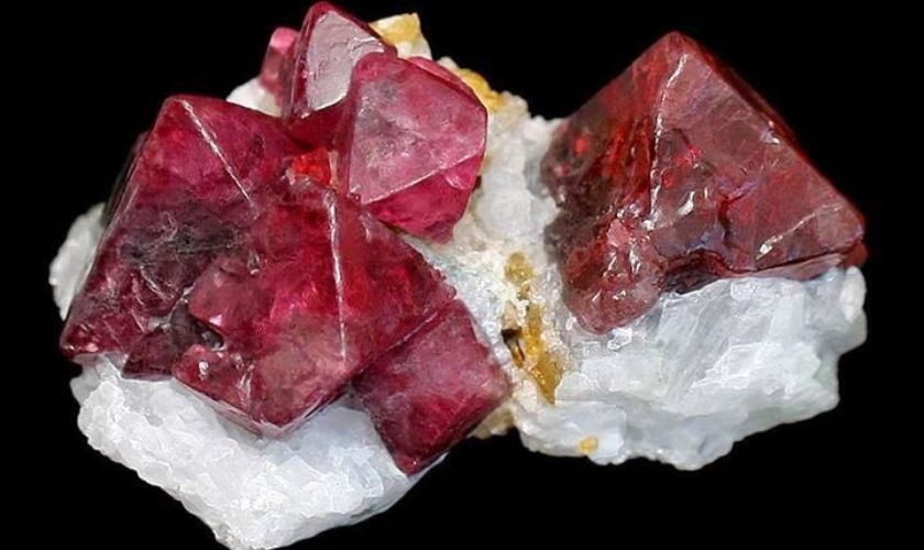 Đá Spinel (Đá Tinh Thể Nhôm)