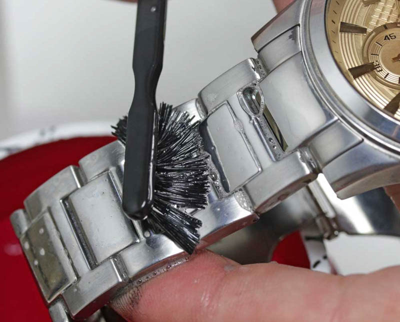 cach-danh-bong-dong-ho-bi-xuoc cach danh bong dong ho bi xuoc