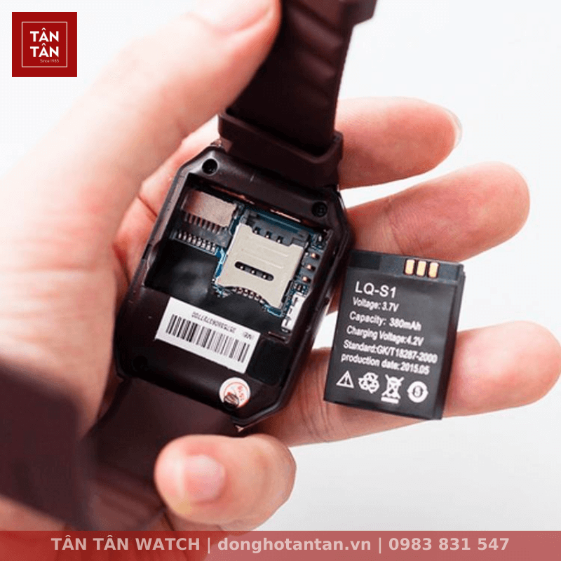 Thao tác lắp sim và thẻ nhớ