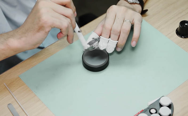 danh-bong-dong-ho-thep danh bong dong ho thep