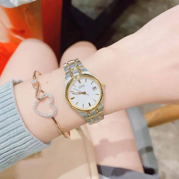 deo dong ho dung cach cho nu