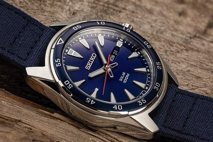 dong ho citizen eco drive va dong ho seiko solar 30