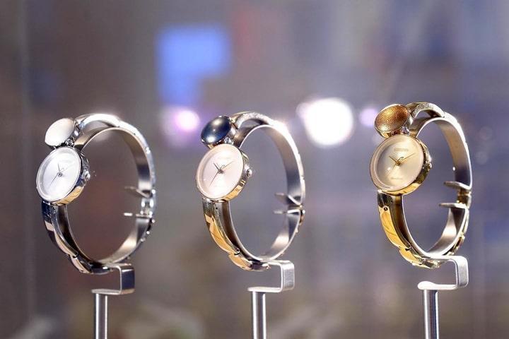 dong ho citizen eco drive va dong ho seiko solar 34