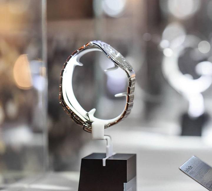 dong ho citizen eco drive va dong ho seiko solar 35