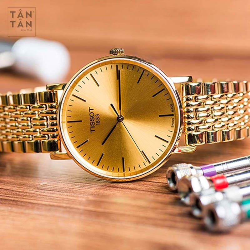 Dong ho deo tay co dien