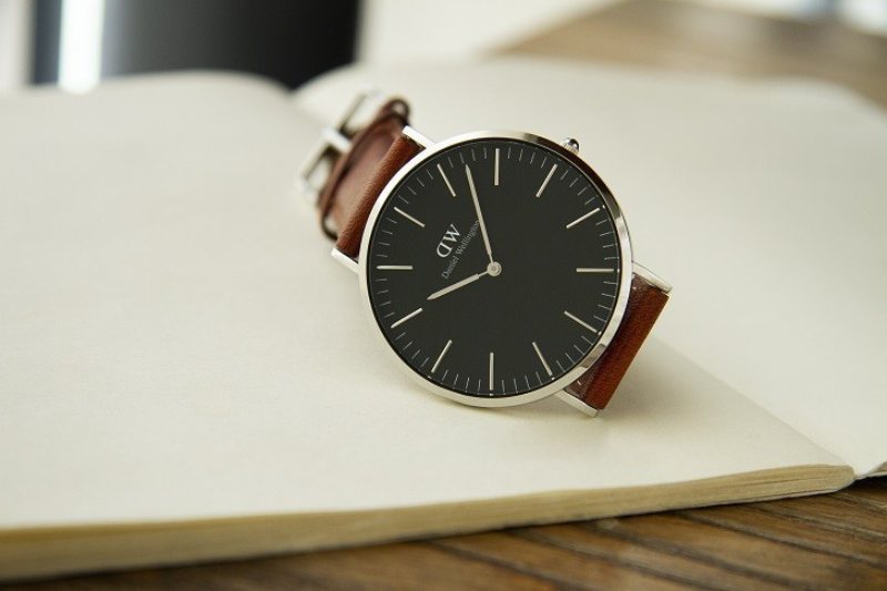 dong ho guou han quoc gia bao nhieu