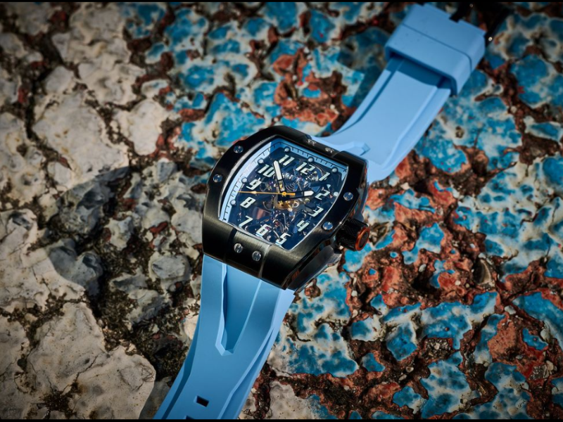 Dây đeo làm từ nguyên liệu thép không gỉ, cao su và da tổng hợp