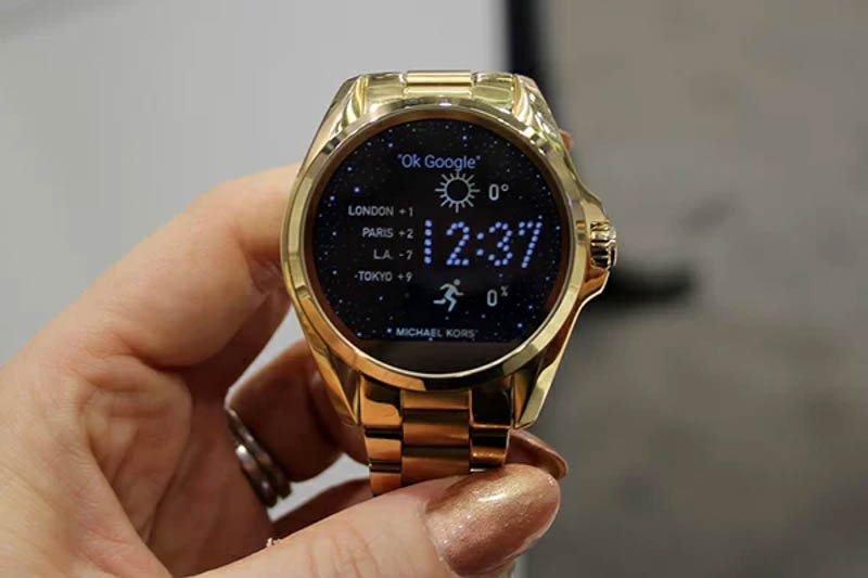 dong ho michael kors nam day kim loai