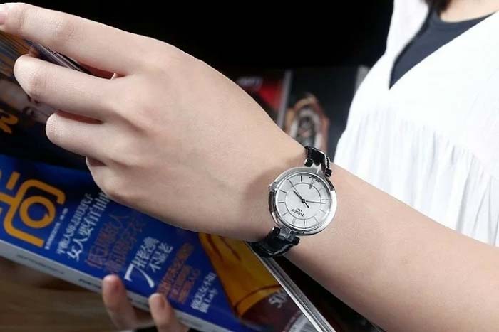 dong ho nu dep nhat the gioi