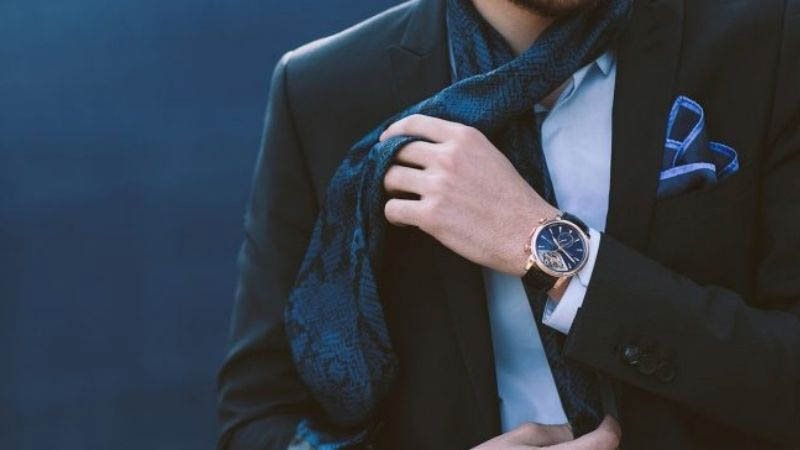 nam gioi deo dong ho tay nao