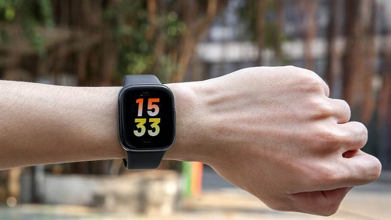 Nen mua dong ho thong minh nao cho nu