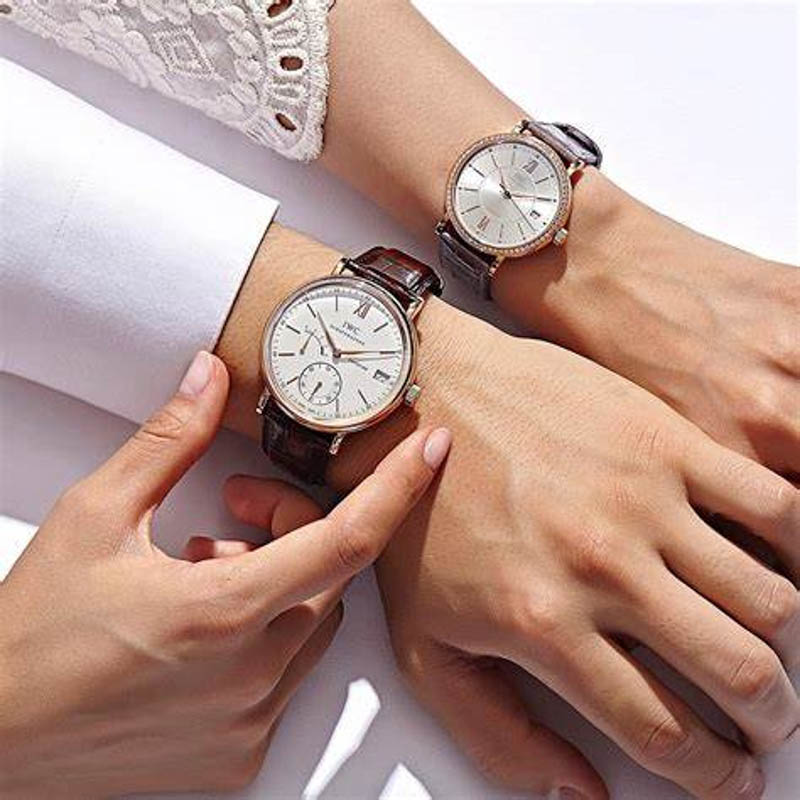 phụ nữ đeo đồng hồ tay nào phụ nữ đeo đồng hồ tay nào