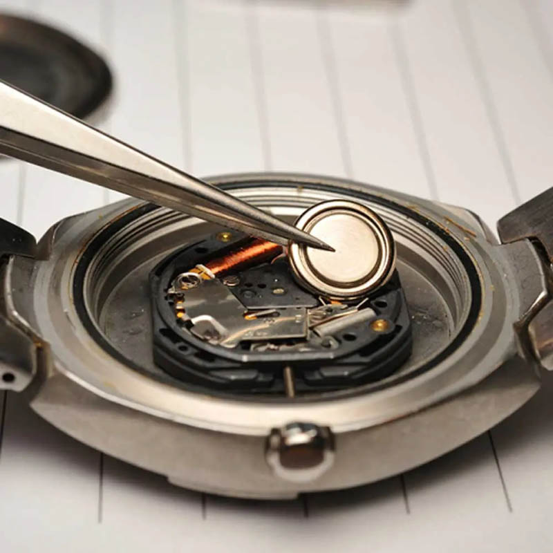 thay pin dong ho tai nha