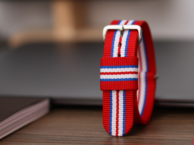 vệ sinh đồng hồ dây da Nato