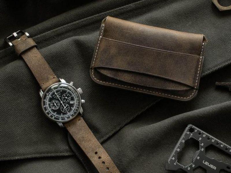 vệ sinh đồng hồ dây lộn