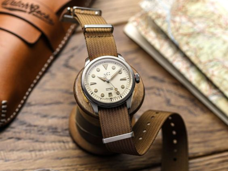 Cần vệ sinh và bảo dưỡng đồng hồ định kì