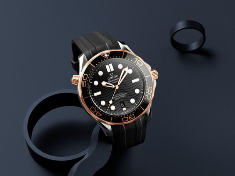 Vệ sinh đồng hồ luôn sáng bóng như mới