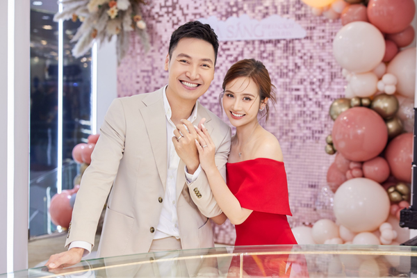 g-nhau-di-lua-qua-tang-cho-doi-phuong_ab0b9b793cbd42a6a739e67b08727f05_grande Bạn có thể cùng nửa kia trải qua một ngày hẹn hò lãng mạn, cùng nhau đi lựa quà tặng cho đối phương