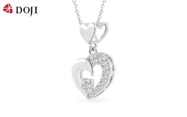 Sự kết hợp của trái tim đôi cùng bốn mặt trái tim tách rời tạo nên sự khác biệt trong trang sức mặt dây chuyền