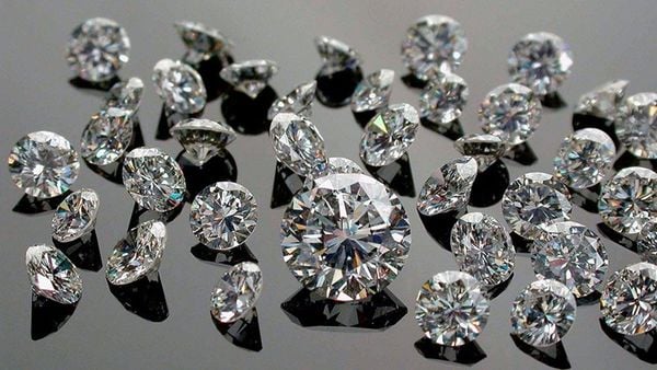 image2_68c3f64cce3042c58ca5ef2d27764e1b_grande Viên kim cương có số carat càng lớn càng có giá trị cao